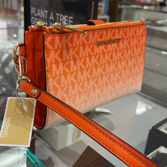 MICHAEL KORS
Jet Set Large Ombré Logo Double-Zip Wristlet-Wallet-Phone Case - Picture 2 of 16